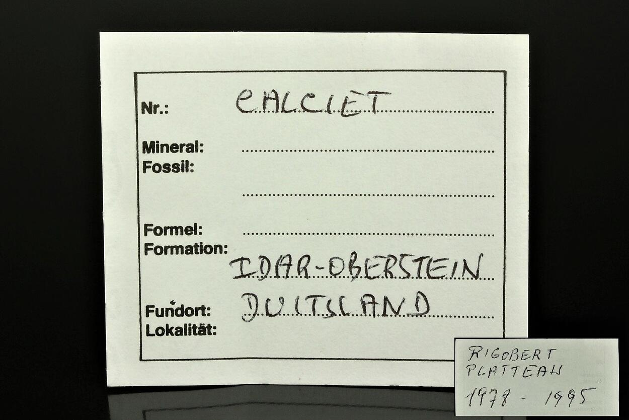 Calcite On Agate Psm Aragonite