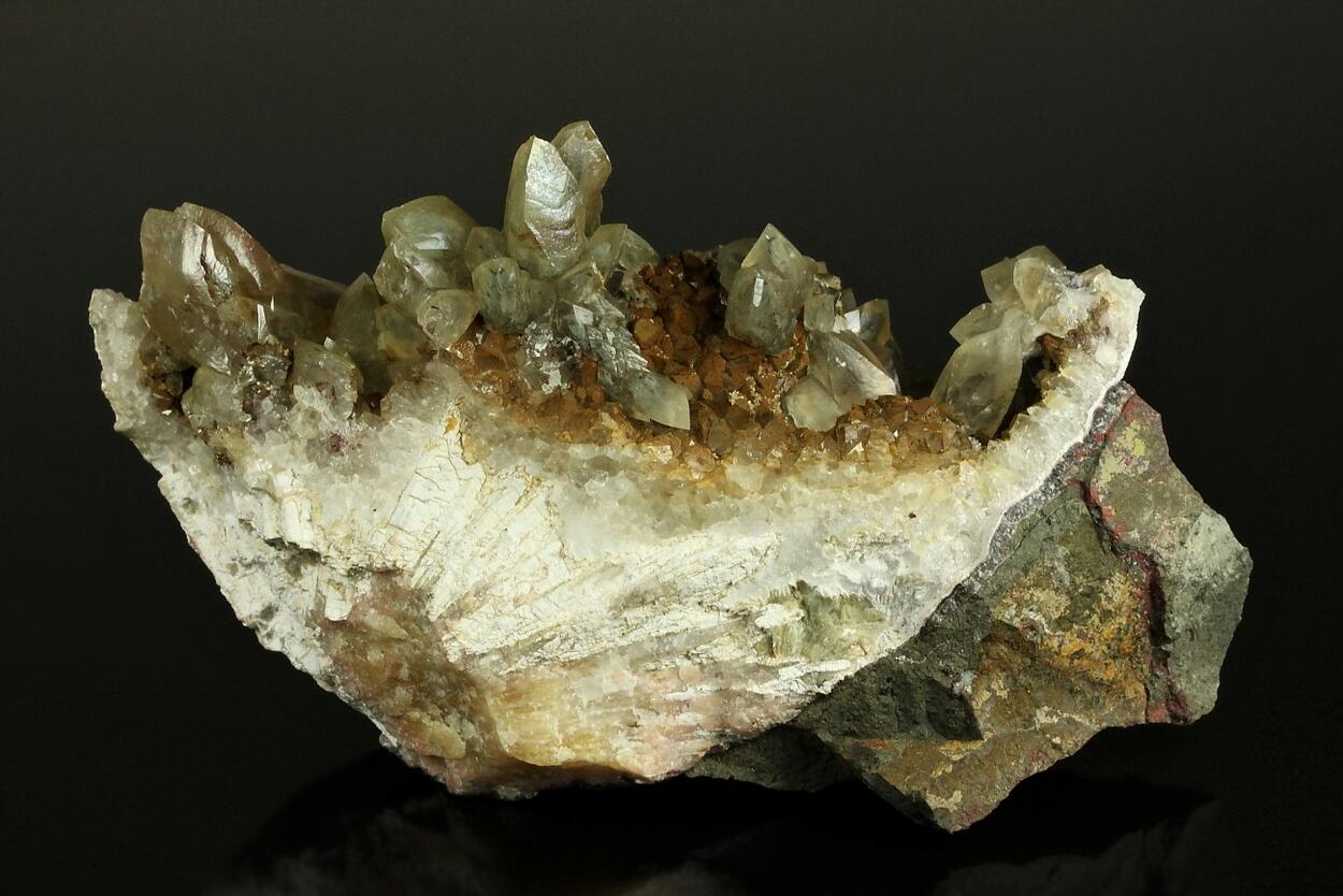 Calcite On Agate Psm Aragonite