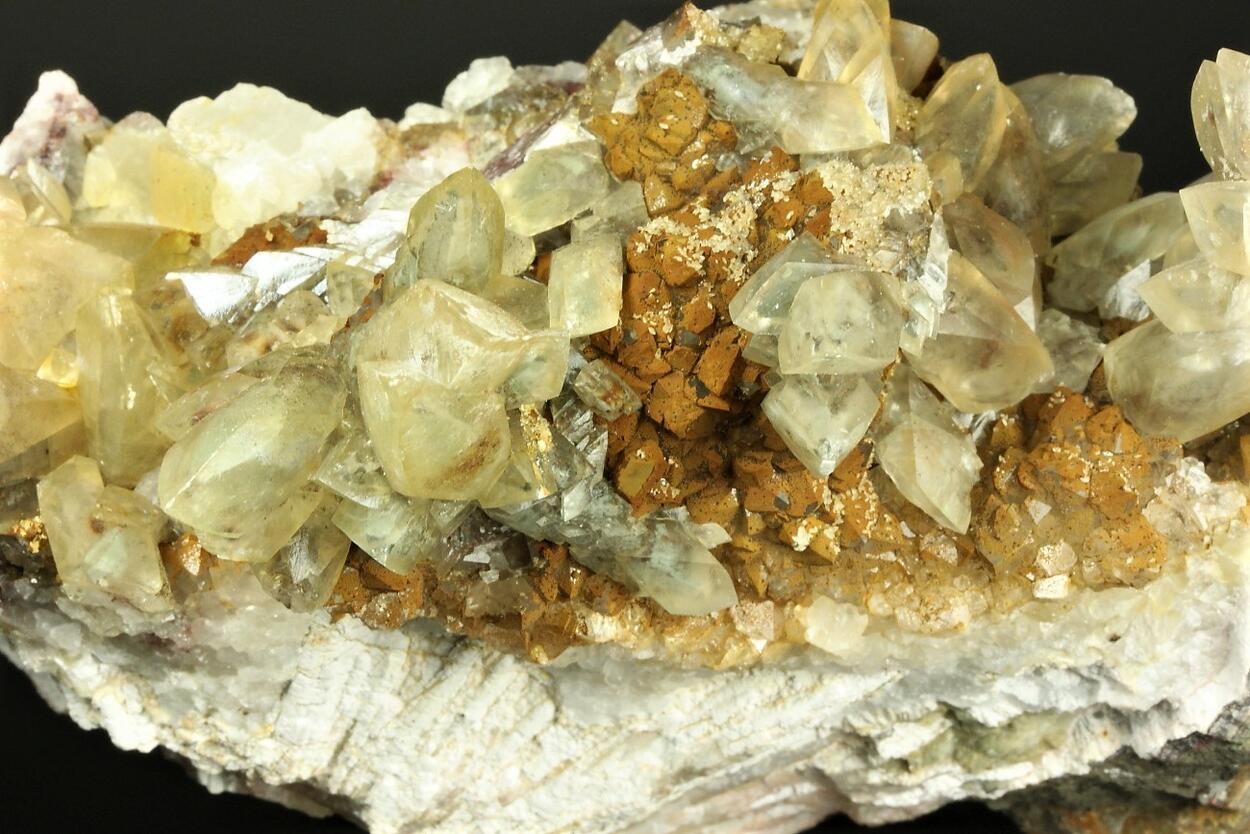 Calcite On Agate Psm Aragonite