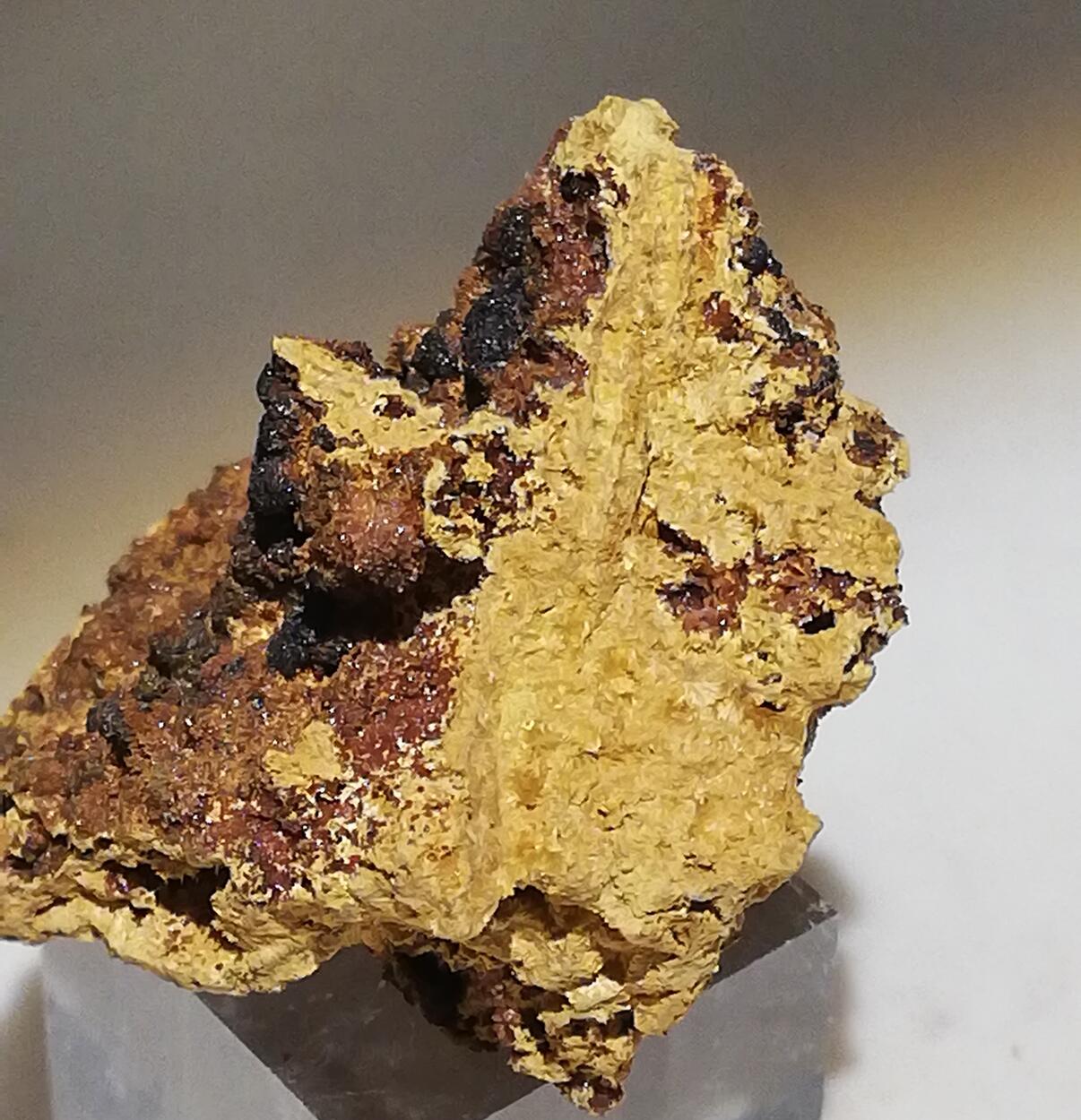 Kapundaite & Leucophosphite