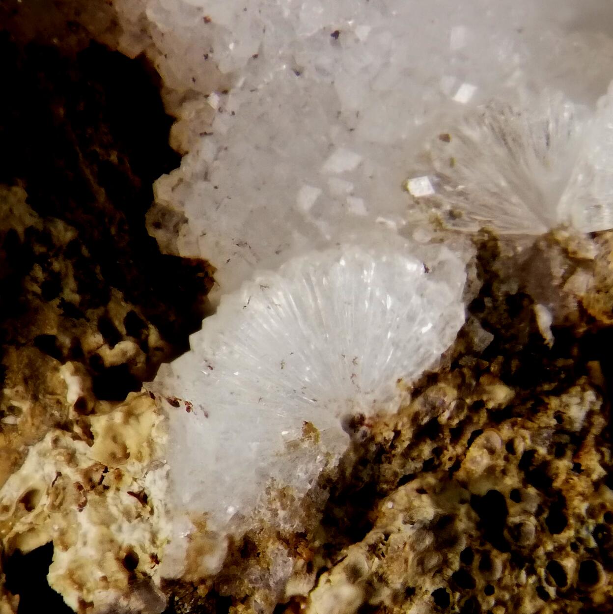 Phillipsite-Na