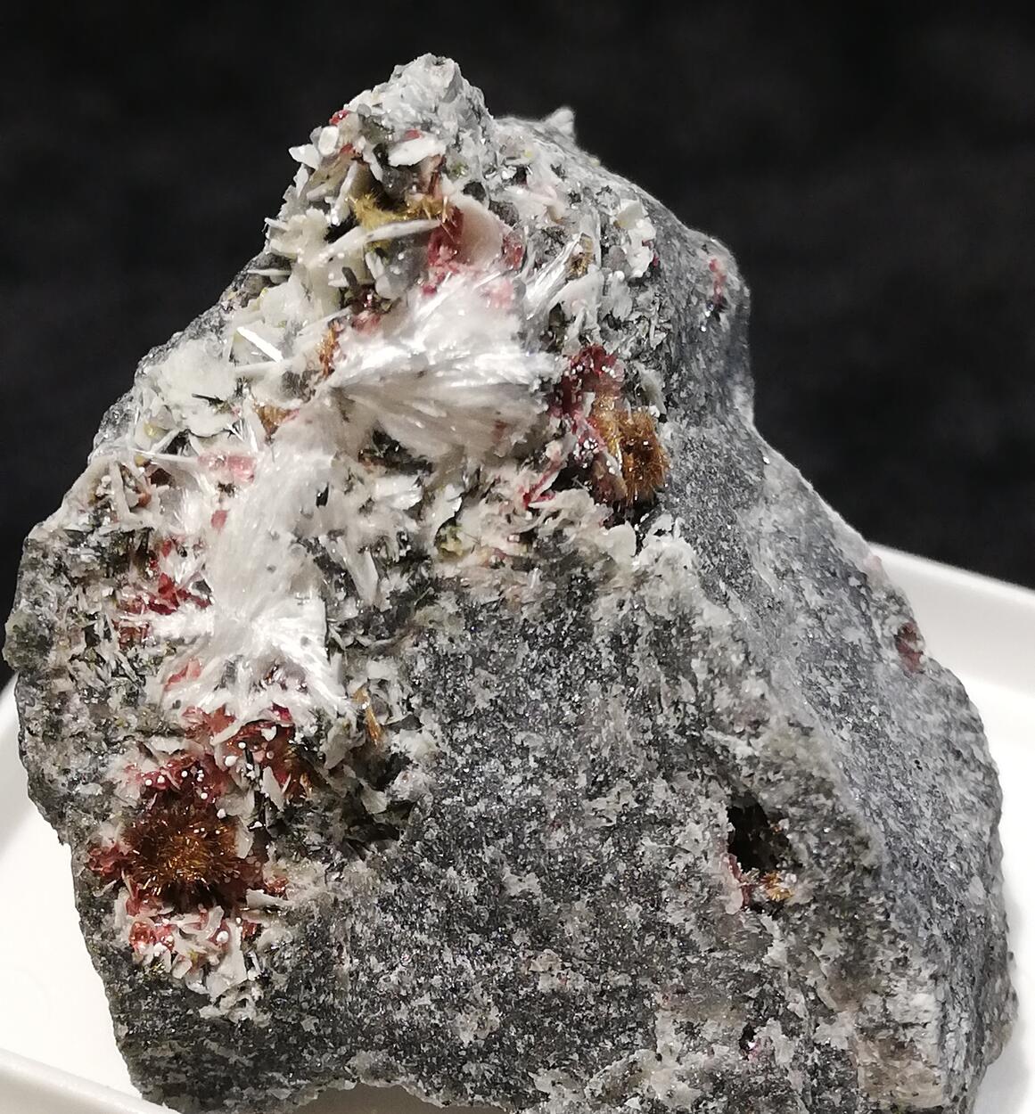 Makatite Eudialyte & Ellingsenite
