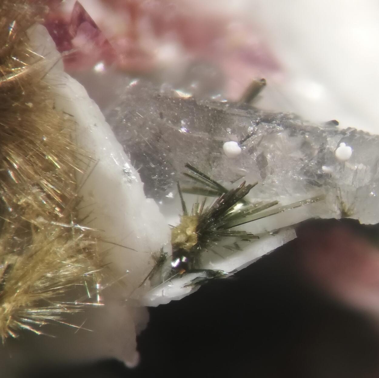 Makatite Eudialyte & Ellingsenite