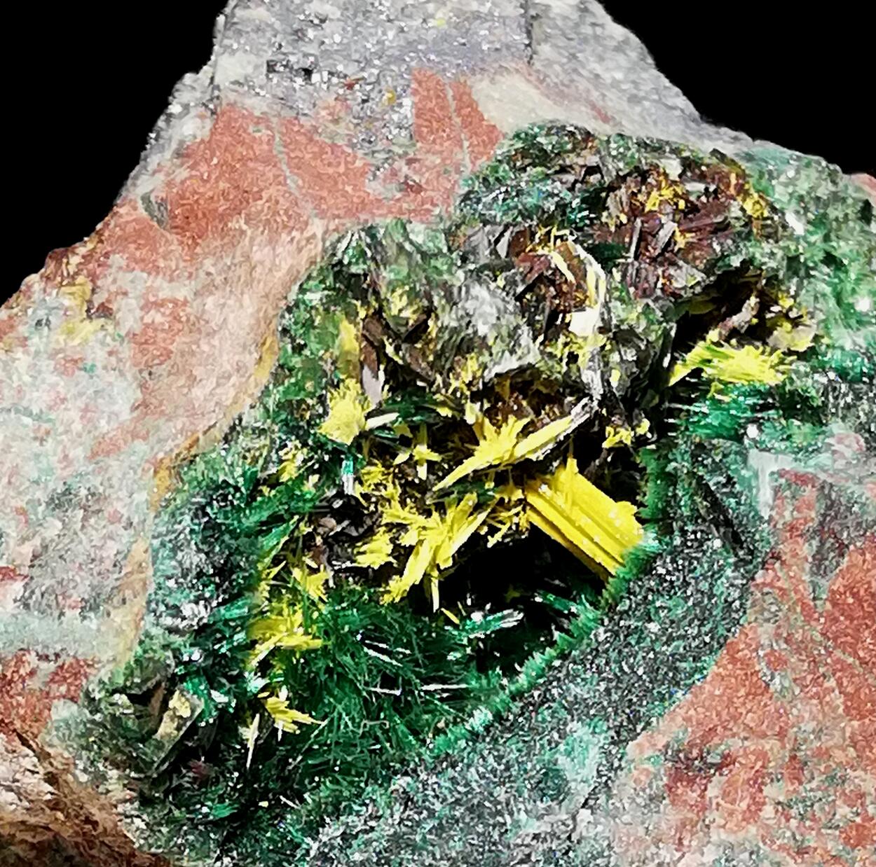 Schoepite On Rutherfordine & Malachite