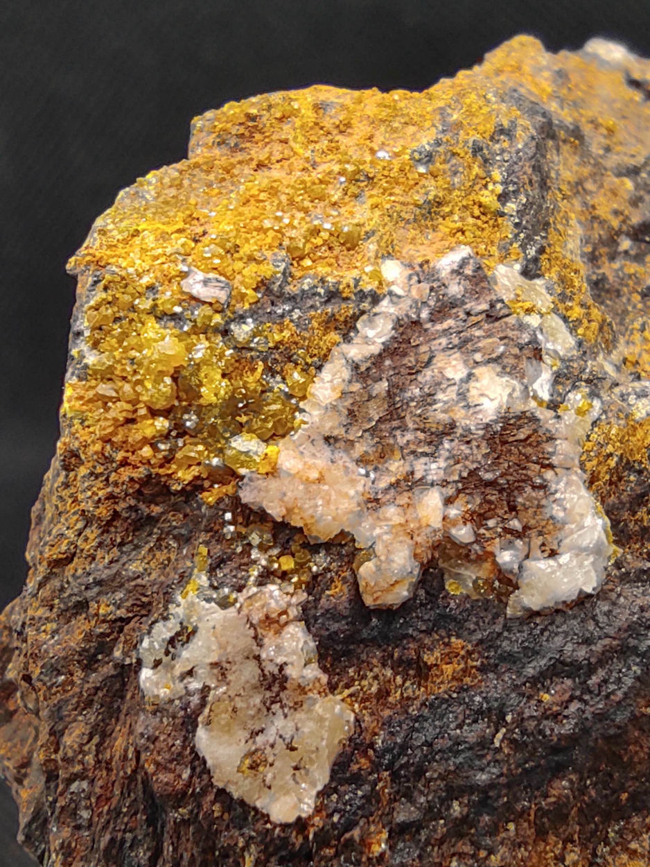 Campylite Mimetite & Cerussite