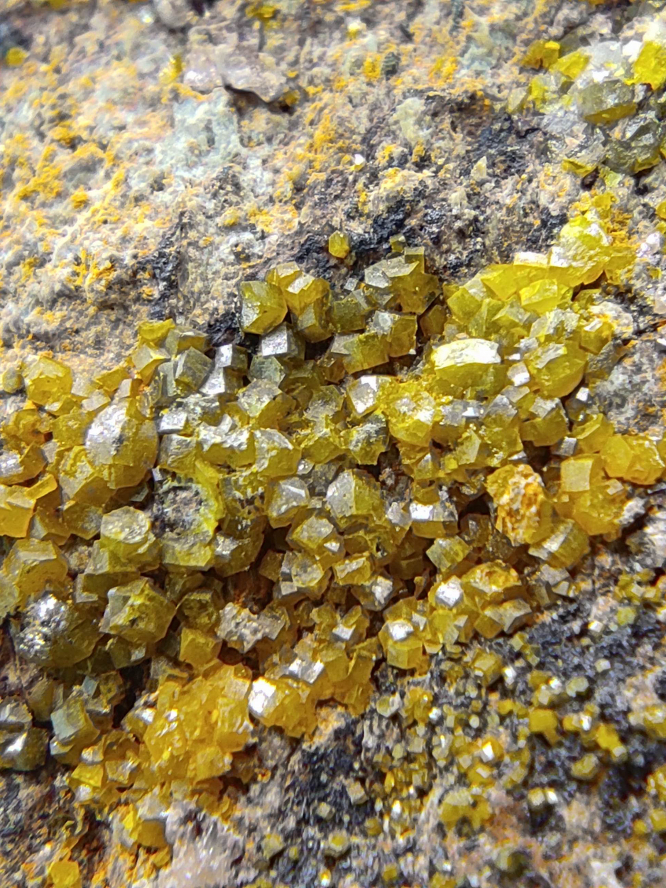 Campylite Mimetite & Cerussite