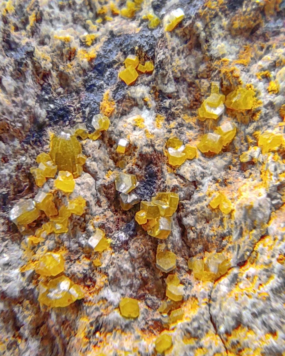 Campylite Mimetite & Cerussite