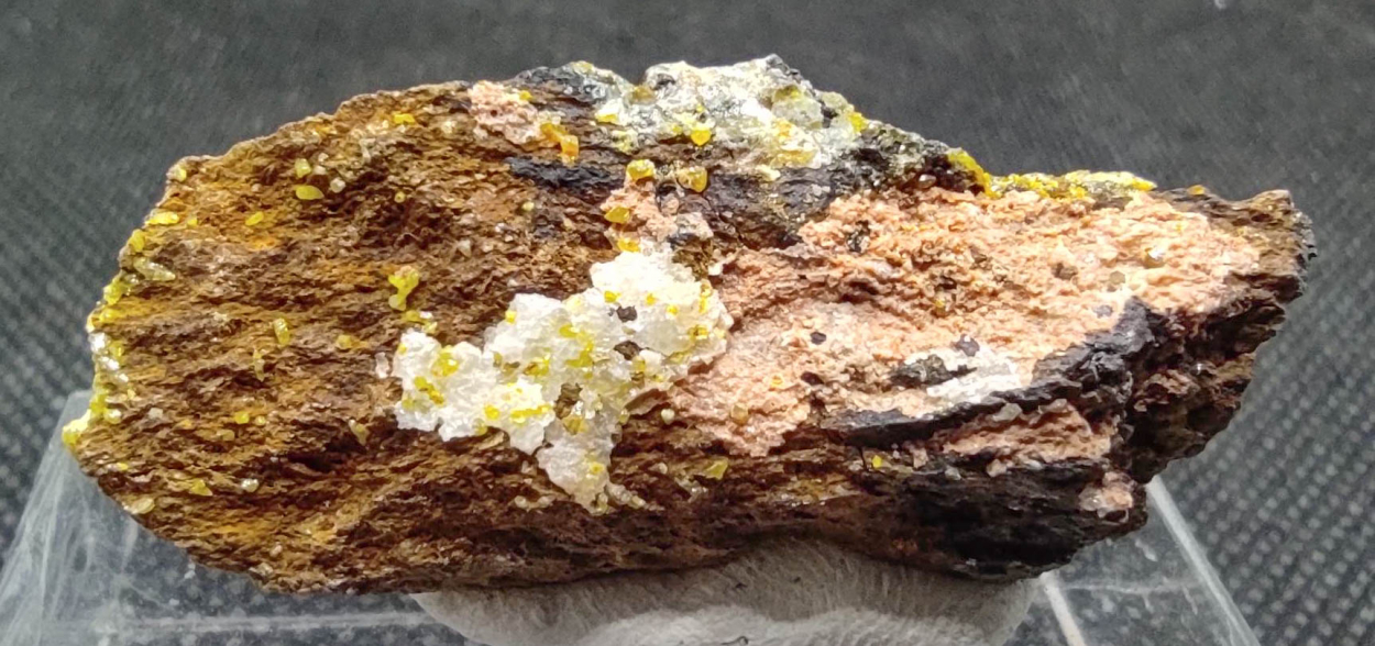 Mimetite Campylite & Cerussite