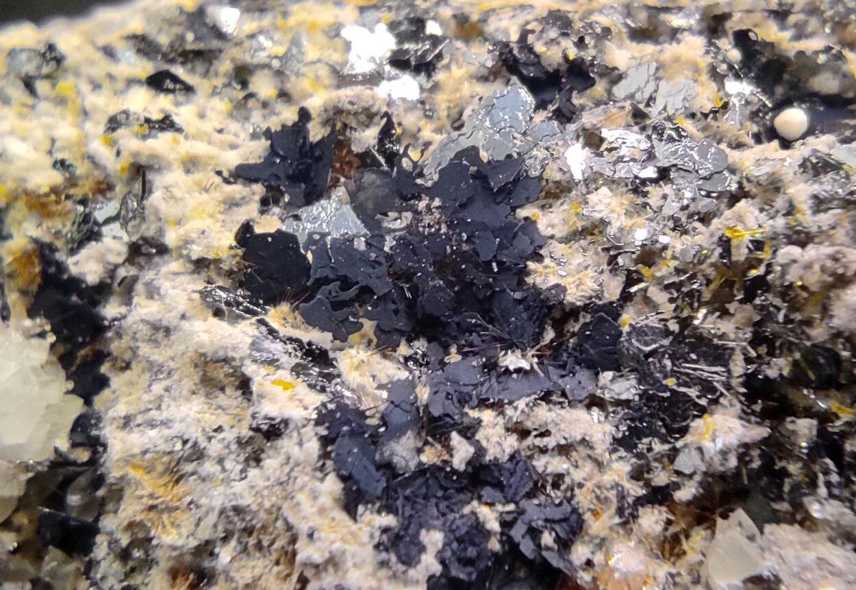 Yuanfuliite Calcite Hematite & Diopside