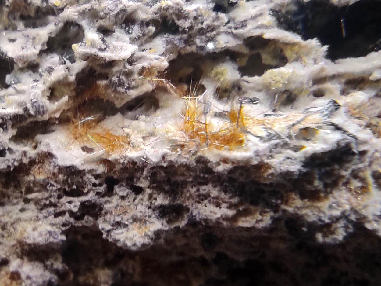 Yuanfuliite Calcite Hematite & Diopside