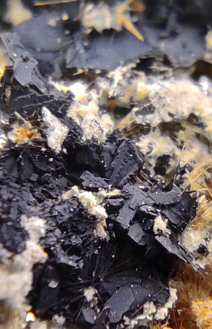 Yuanfuliite Calcite Hematite & Diopside