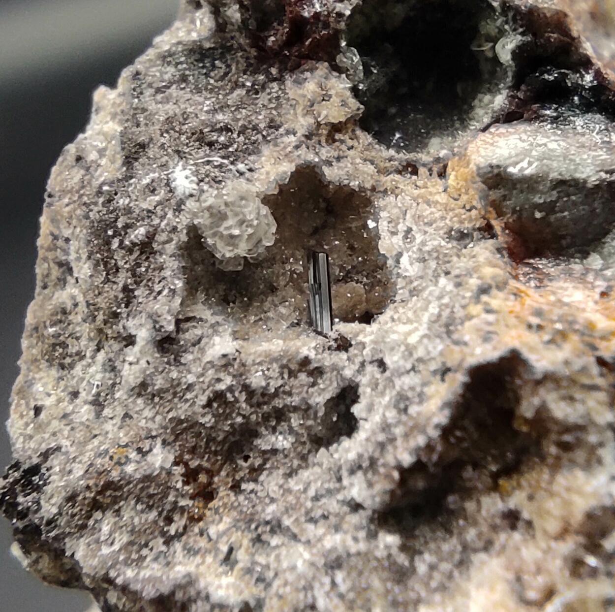 Pseudobrookite & Sanidine