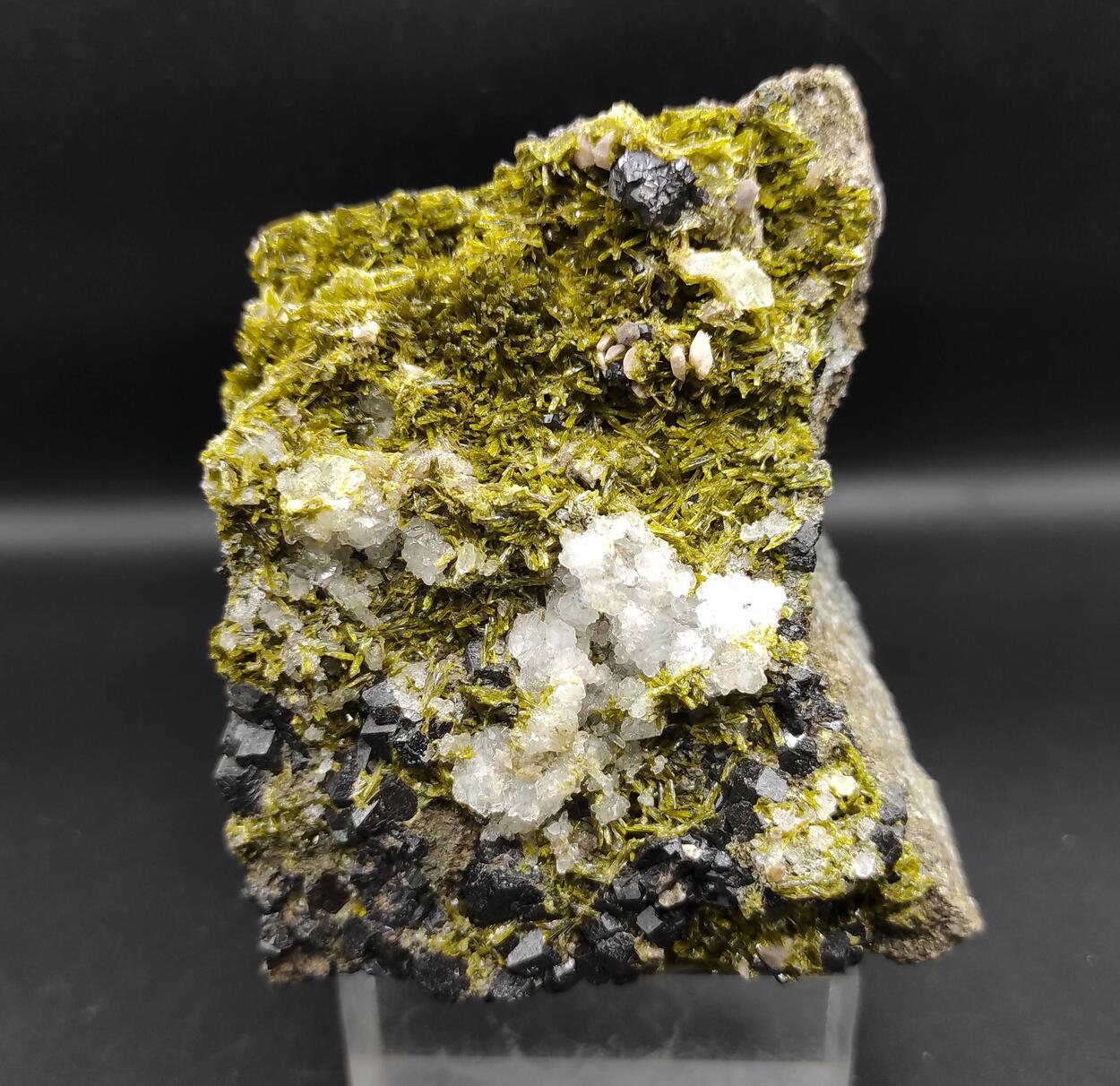 Clinozoisite Calcite & Andradite