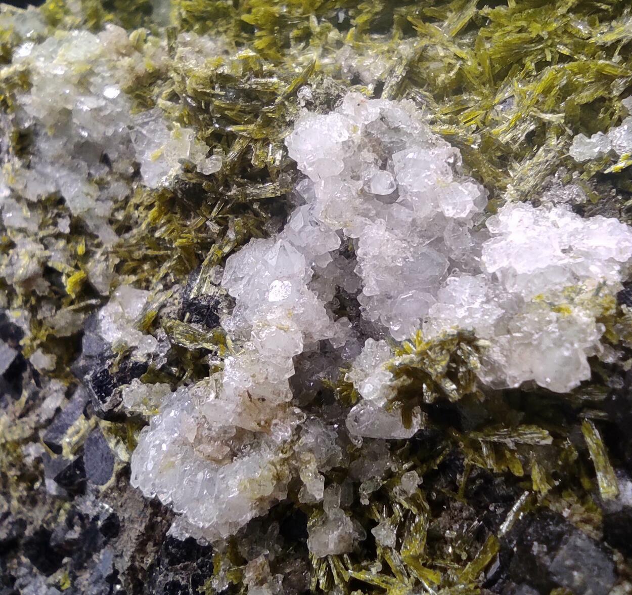 Clinozoisite Calcite & Andradite