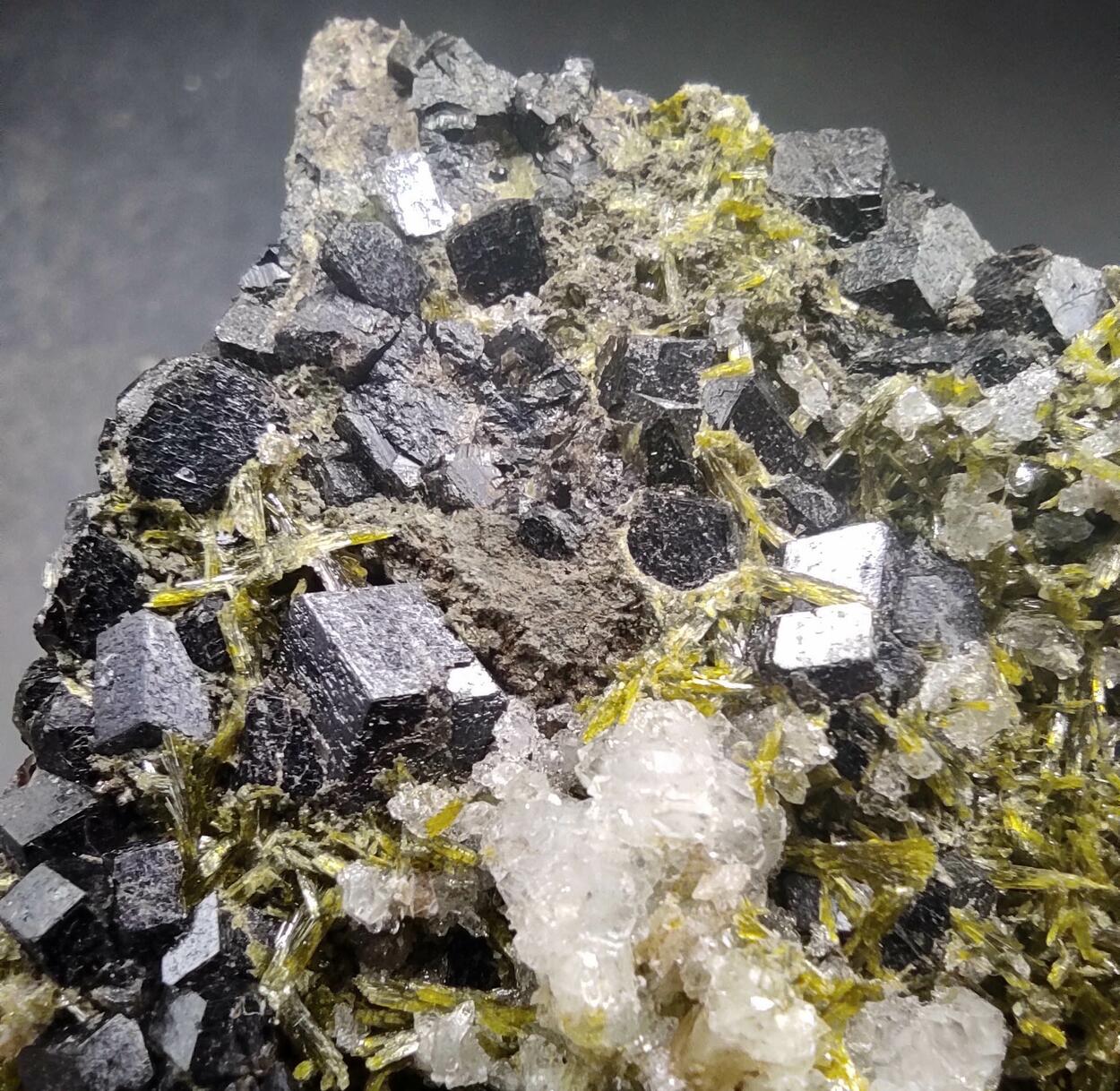 Clinozoisite Calcite & Andradite