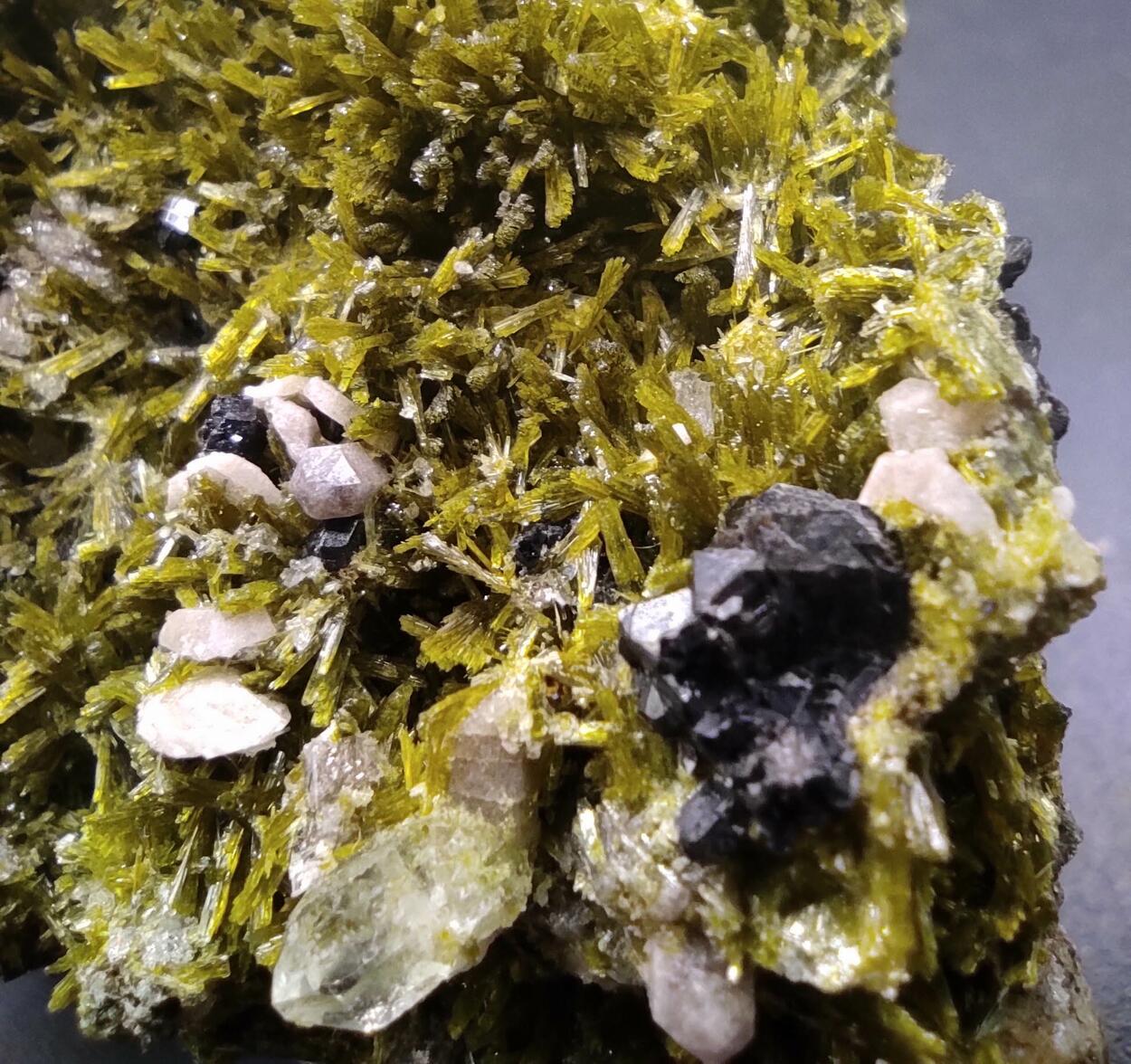 Clinozoisite Calcite & Andradite