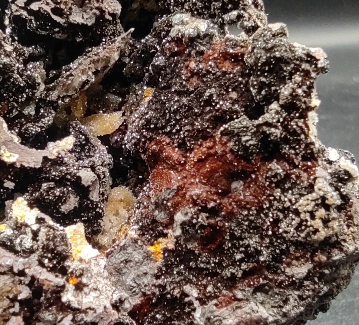 Willemite Mimetite & Cerussite On Goethite