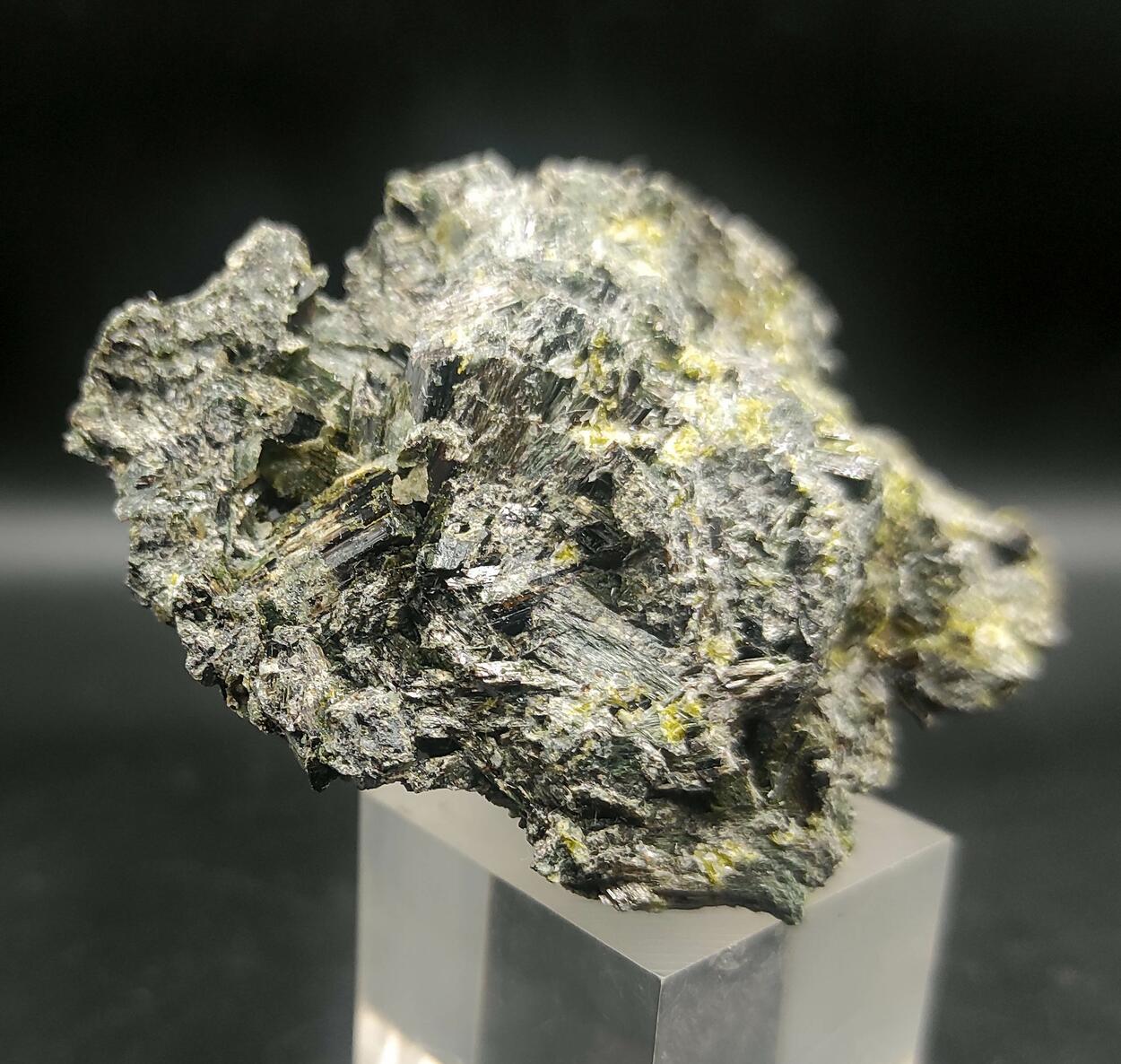 Actinolite Ferro-actinolite & Epidote