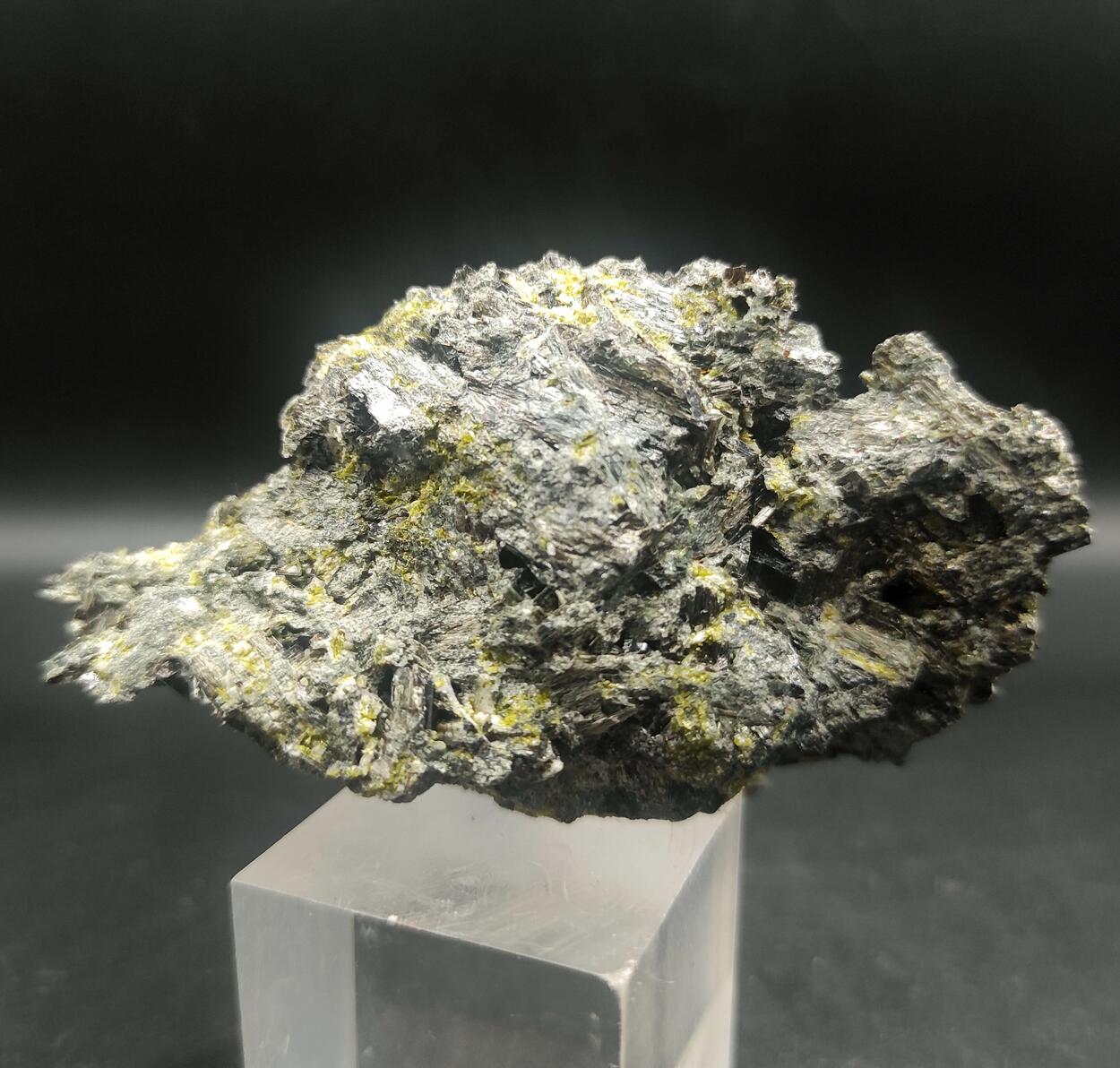 Actinolite Ferro-actinolite & Epidote