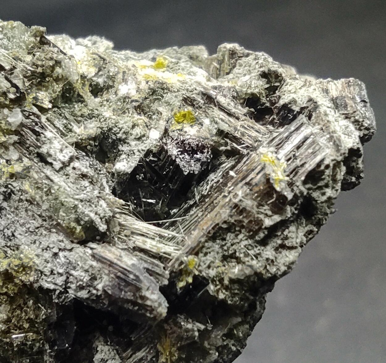 Actinolite Ferro-actinolite & Epidote