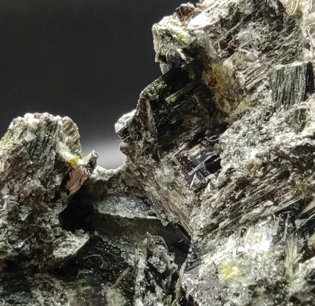 Actinolite Ferro-actinolite & Epidote