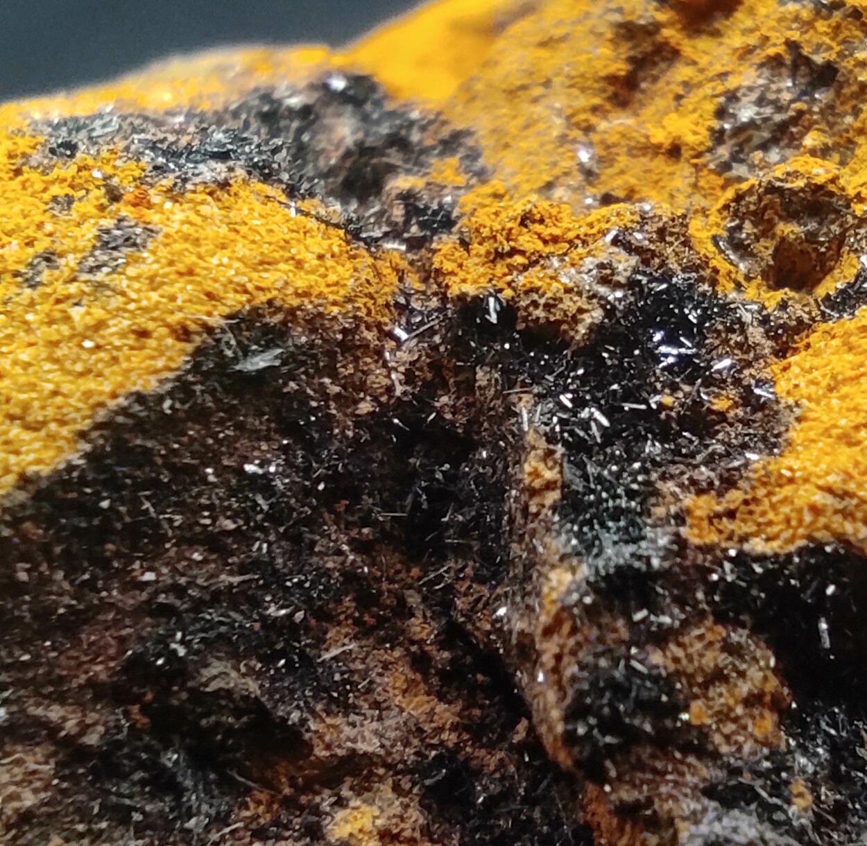 Descloizite & Plattnerite