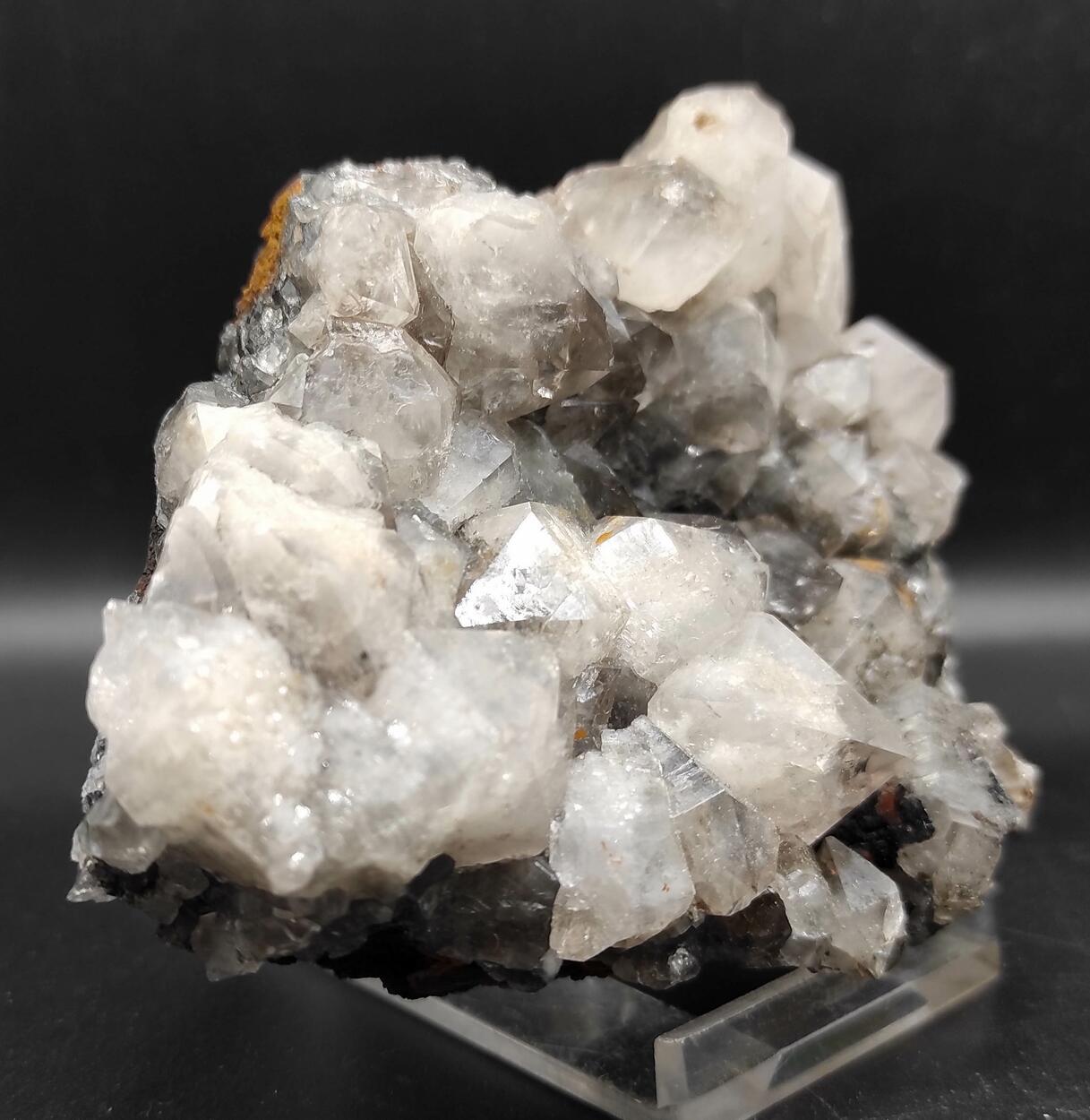 Quartz & Pyrolusite