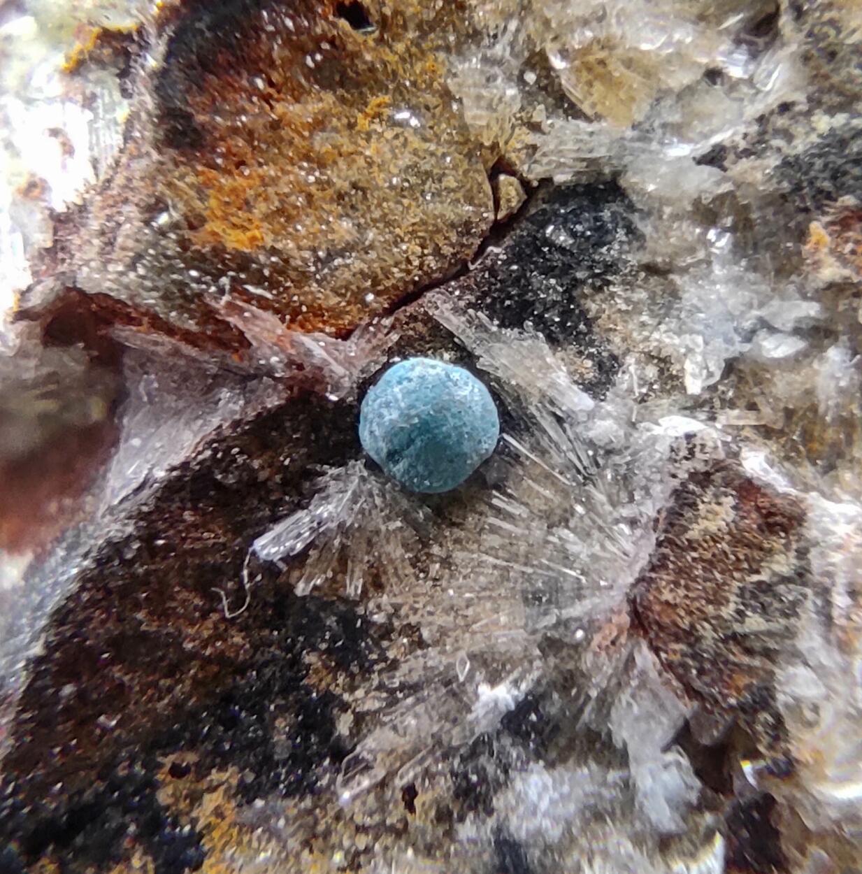Rosasite Hemimorphite & Mimetite