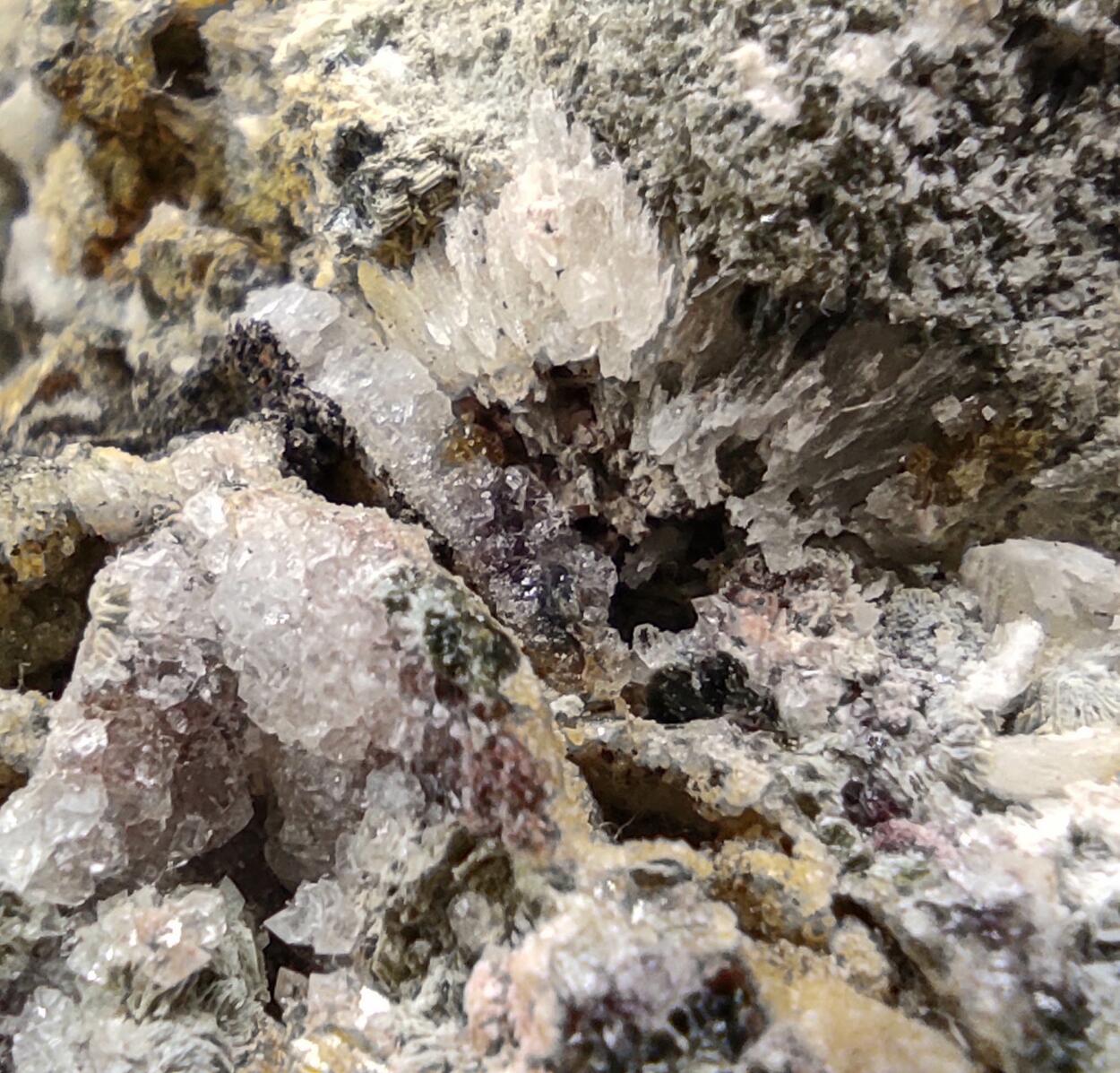 Analcime Titanite Calcite Hematite Prehnite & Actinolite