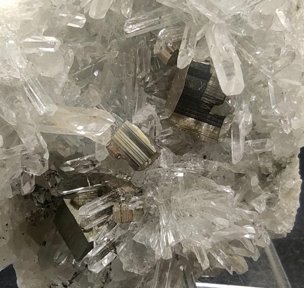 Quartz Pyrite & Chalcopyrite