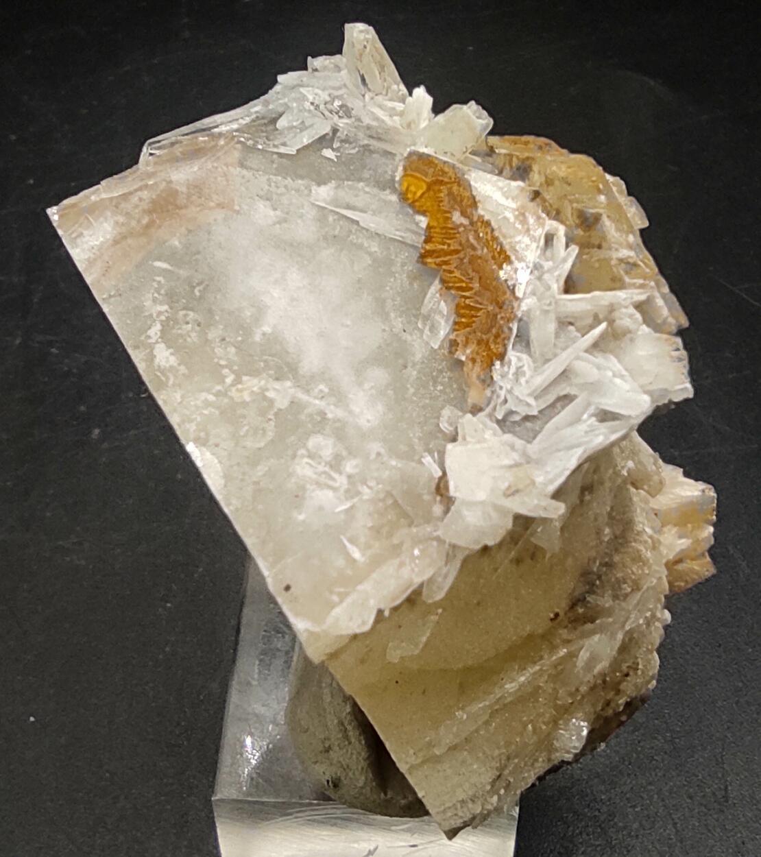 Aragonite On Dolomite
