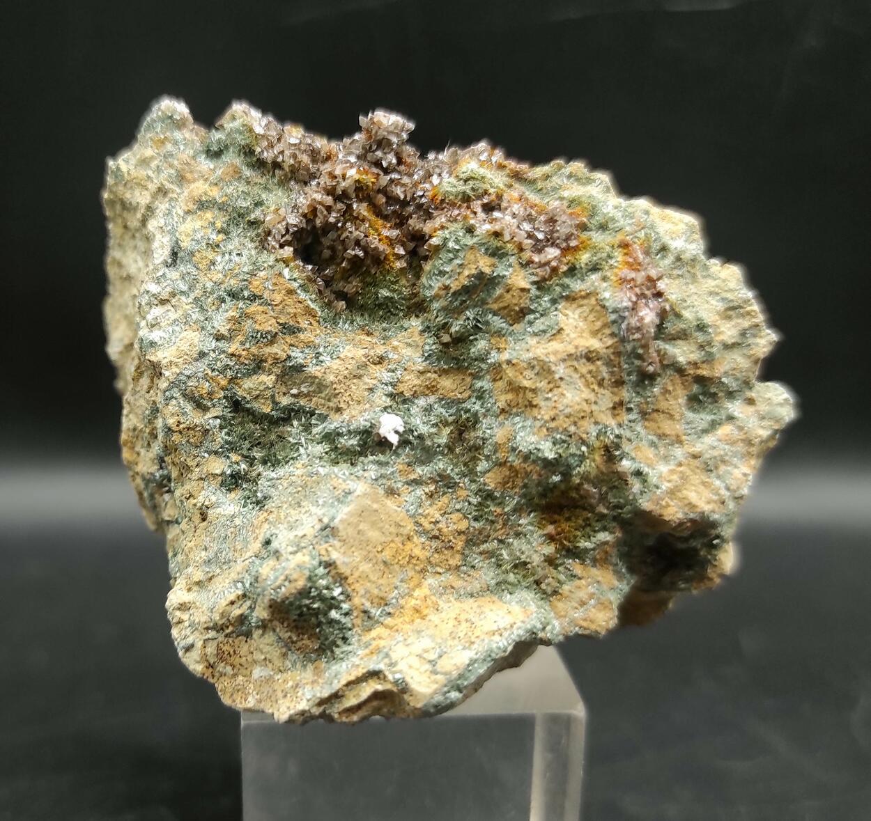 Pumpellyite & Dolomite