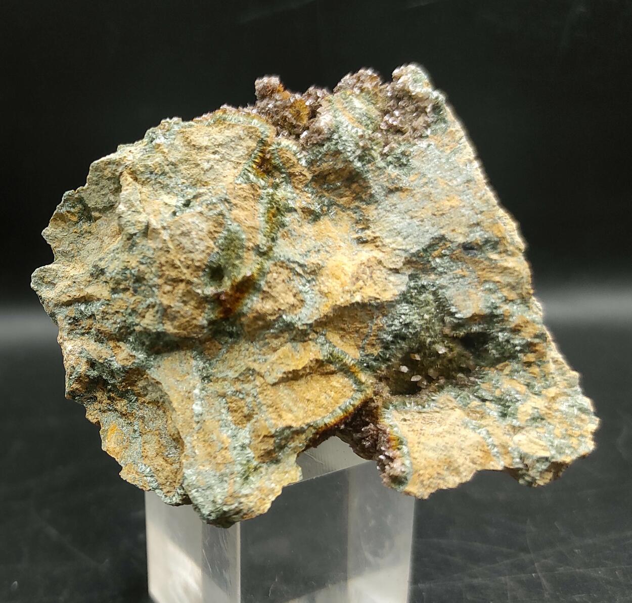 Pumpellyite & Dolomite