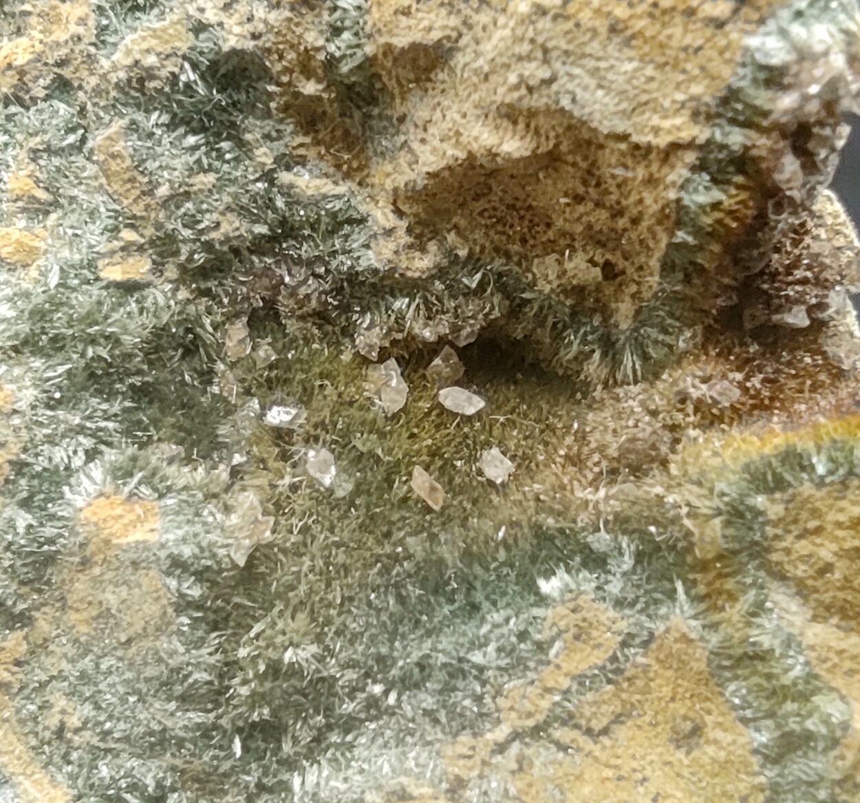 Pumpellyite & Dolomite