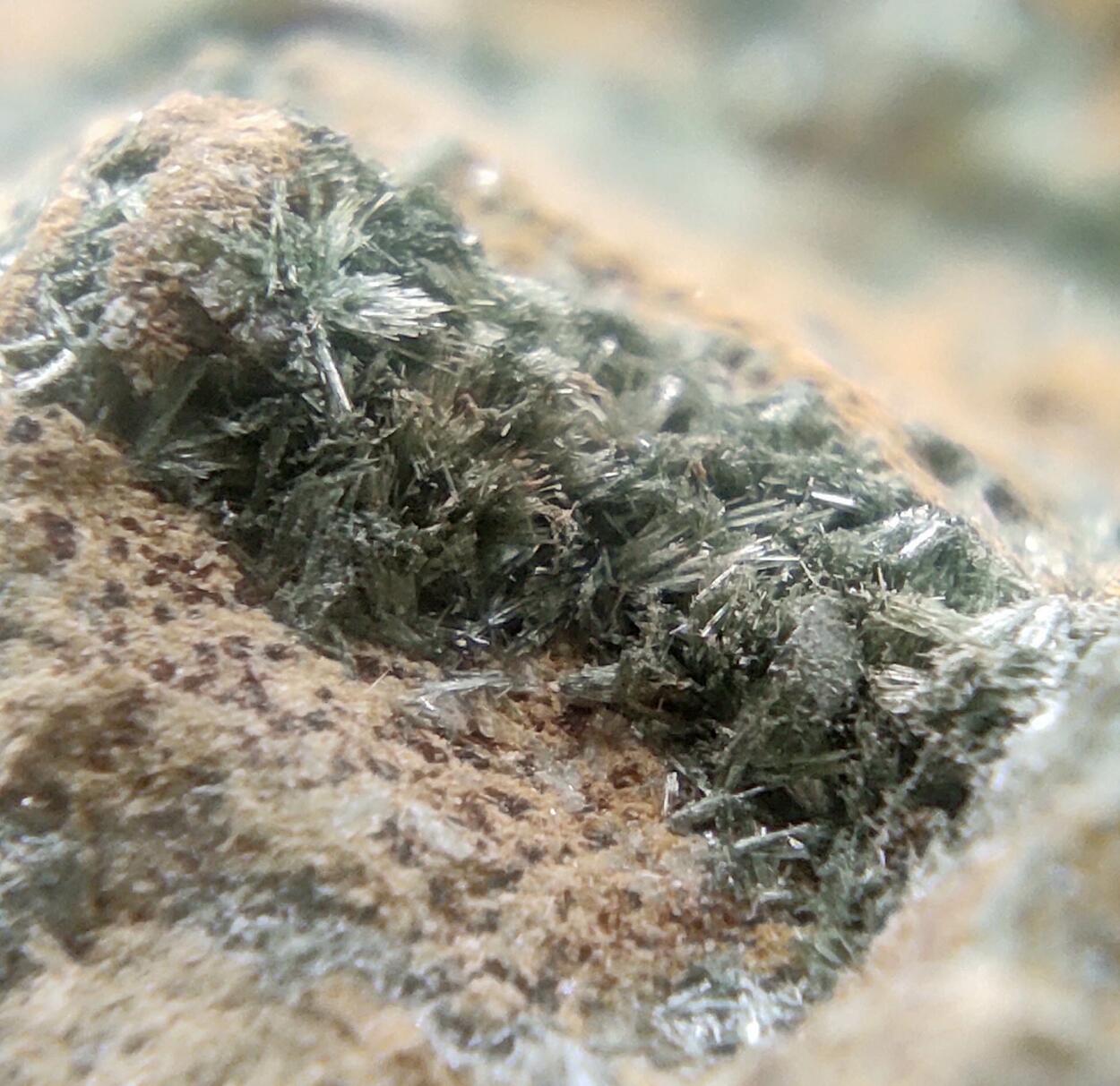 Pumpellyite & Dolomite