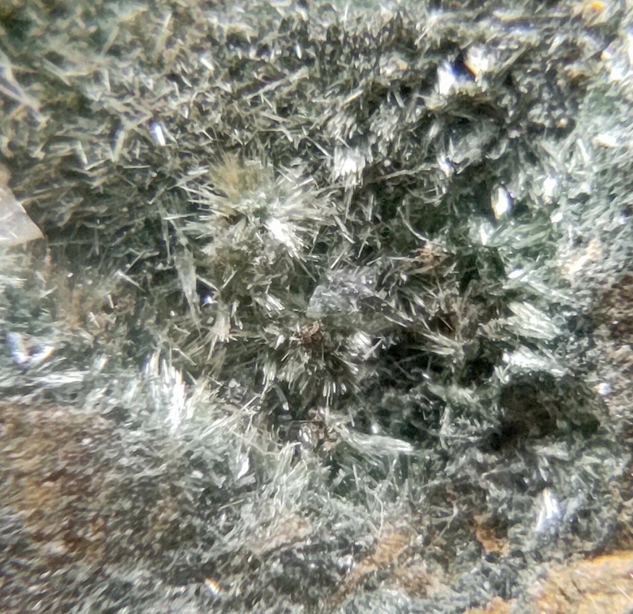 Pumpellyite & Dolomite