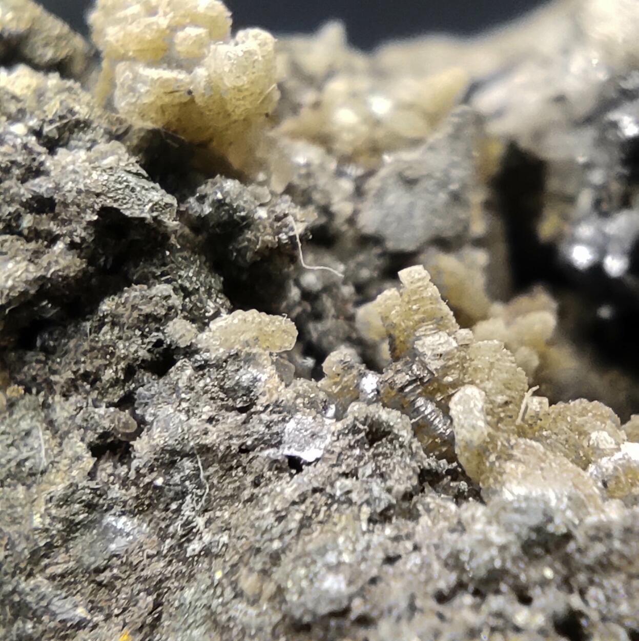 Pyrrhotite Quartz Pyrite Sphalerite & Calcite
