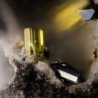 Fluoro-edenite Pseudobrookite & Hematite