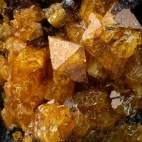 Fluorcalcioroméite & Pyrophanite