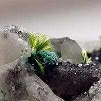 Strashimirite & Agardite-(Ce)