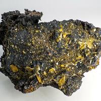 Stolzite
