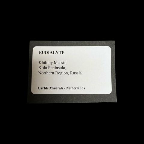 Label Images - only: Eudialyte & Natrolite