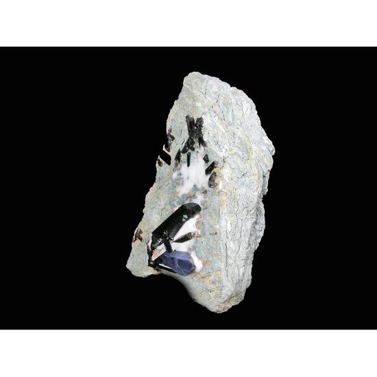 Benitoite Joaquinite-(Ce) & Neptunite