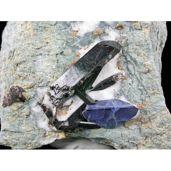 Benitoite Joaquinite-(Ce) & Neptunite