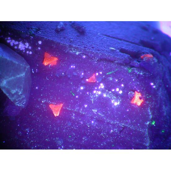 Sérandite & Genthelvite