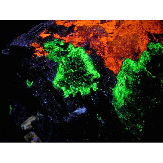 Sérandite Catapleiite & Manganoneptunite