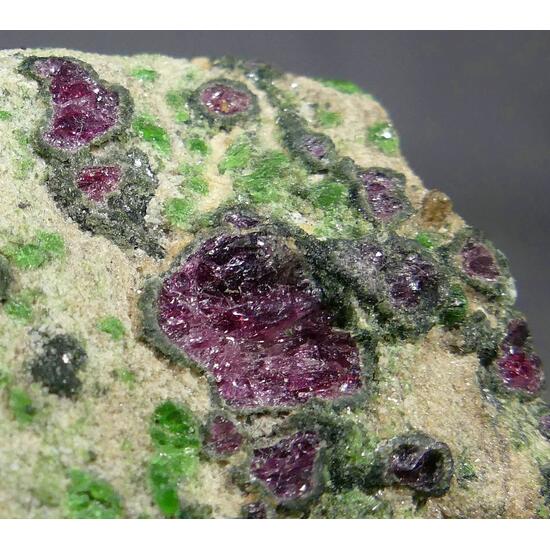 Pyrope Kelyphite & Chromian Diopside In Forsterite