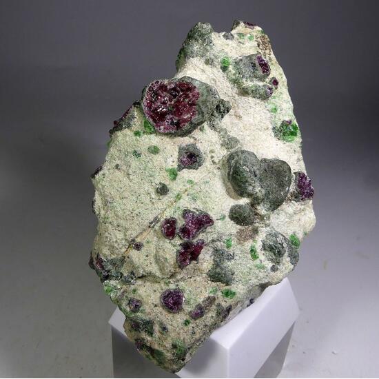 Pyrope With Chromian Diopside Forsterite & Kelyphite