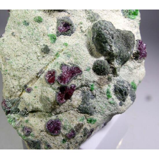 Pyrope With Chromian Diopside Forsterite & Kelyphite
