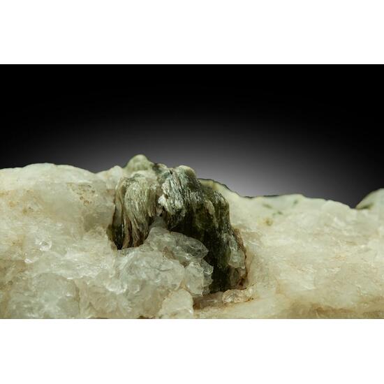 Beryl Var Aquamarine & Clintonite